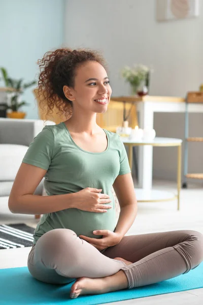 Young Pregnant Woman Practicing Yoga Home — Stock Photo, Image