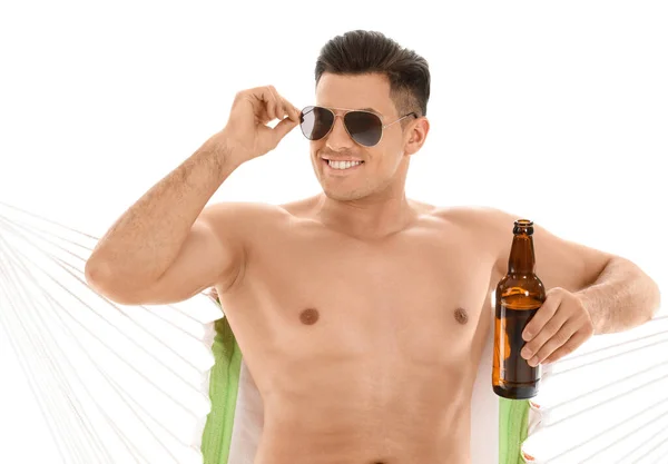 Hombre Joven Con Cerveza Relajante Hamaca Sobre Fondo Blanco —  Fotos de Stock