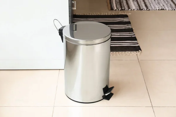 Clean Trash Bin Modern Kitchen — Stock Photo, Image