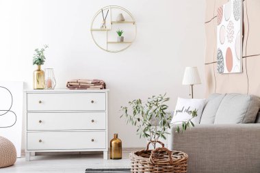 Modern stil odasının içi.