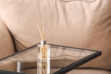 Odadaki masada Reed dağıtıcı