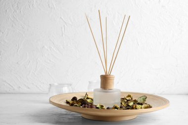 Odadaki masada bitkisel sazlık ayırıcı