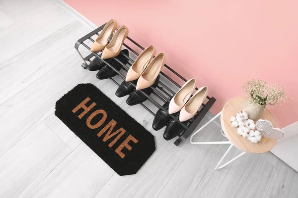 Door Mat Stand Shoes Hallway — Stock Photo, Image