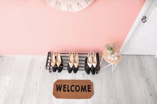 Door Mat Stand Shoes Hallway — Stock Photo, Image