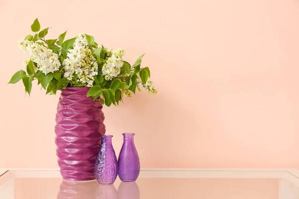 Vases Beautiful Flowers Table Color Wall — Stock Photo, Image