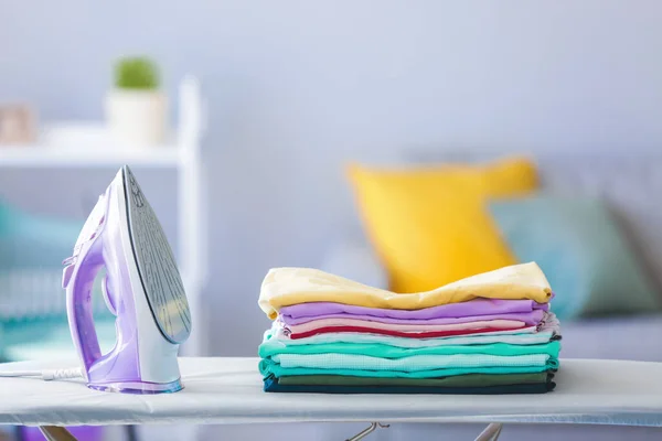 Stack Clean Clothes Ironing Board Room — Stock Photo, Image