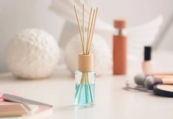 Reed Diffuser Cosmetics Table Room — Stock Photo, Image