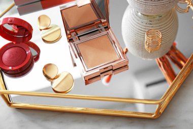 Dekoratif kozmetik tablo kümesi