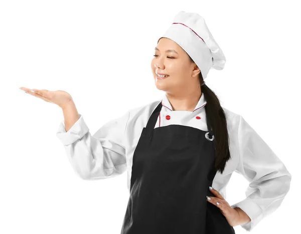 Belle Chef Asiatique Montrant Quelque Chose Sur Fond Blanc — Photo