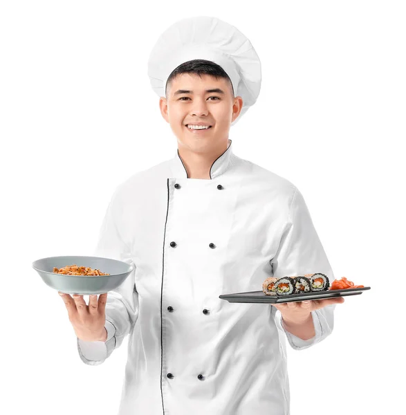 Przystojny Azjatycki Kucharz Sushi Rolki Białym Tle — Zdjęcie stockowe
