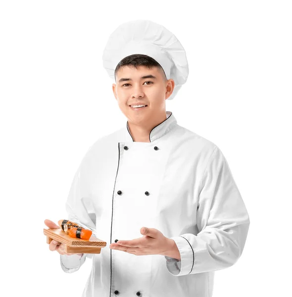 Beau Chef Asiatique Avec Des Rouleaux Sushi Sur Fond Blanc — Photo