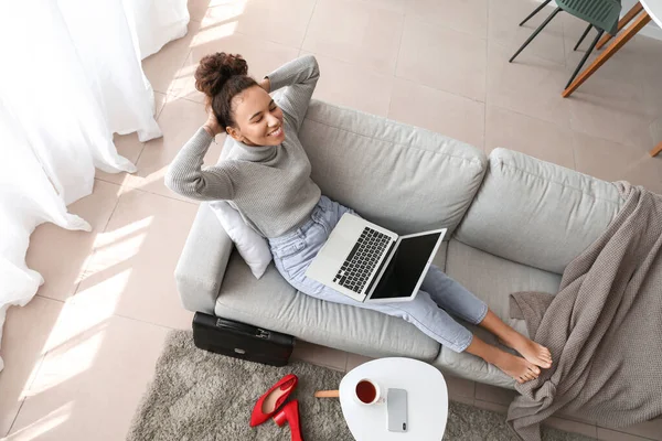 Businesswoman Relaxing Sofa Weekends Home — Stock Photo, Image