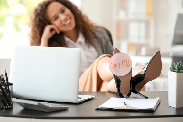 Happy Businesswoman Weekends Office — Stock Photo, Image