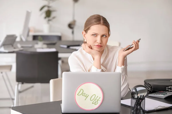 Displeased Businesswoman Sitting Office Weekends — Stock Photo, Image
