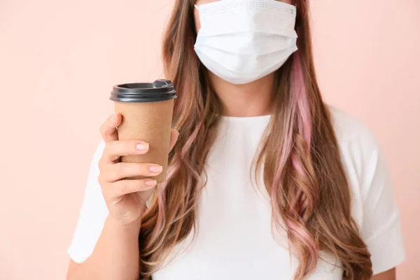 Young Woman Protective Mask Cup Coffee Color Background Concept Coronavirus — Stock Photo, Image