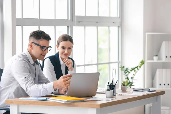 Young Business People Working Office — Stock Photo, Image