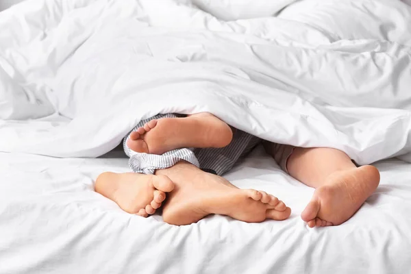 Legs Young Couple Lying Blanket Bed — Stock Photo, Image