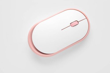 Beyaz arkaplanda modern bilgisayar faresi