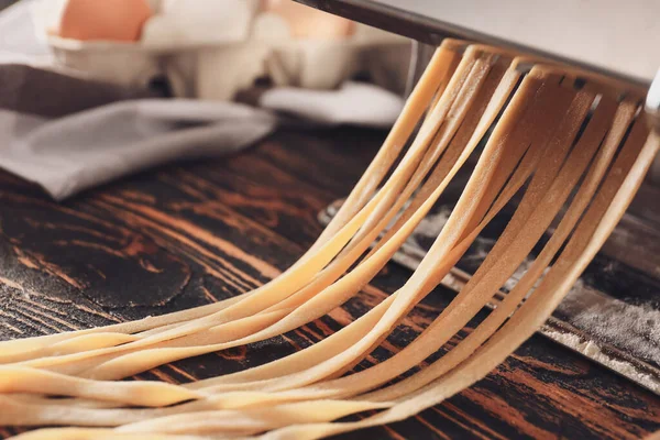 Voorbereiding Van Pasta Met Machine Close — Stockfoto
