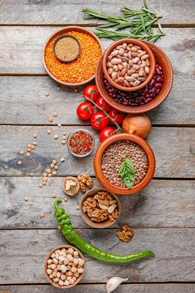 Different Raw Legumes Spices Table — Stock Photo, Image