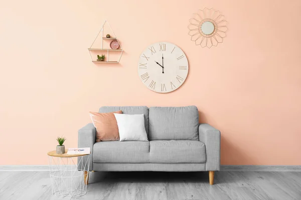 Stylish Sofa Color Wall Room — Stock Photo, Image