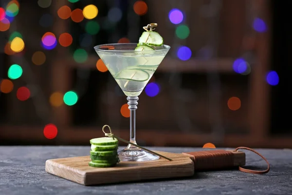 Vaso Sabroso Martini Pepino Mesa Bar — Foto de Stock