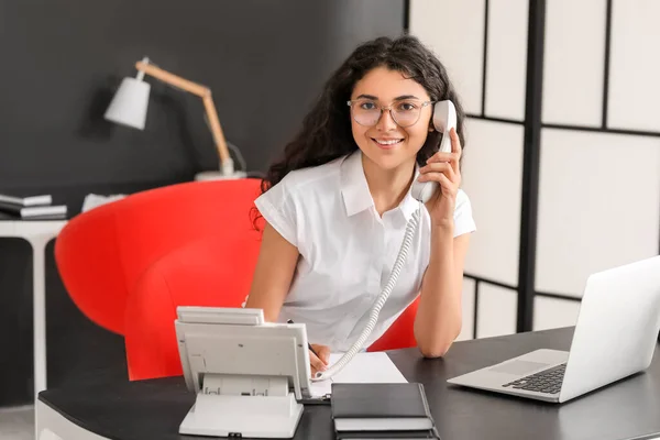 Beautiful Young Woman Working Office — Stock Photo, Image