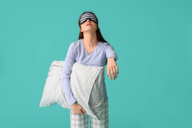 Renk arkaplanındaki kadın uyurgezer