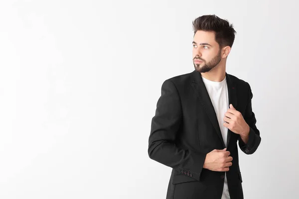 Hombre Guapo Con Peinado Elegante Sobre Fondo Blanco —  Fotos de Stock