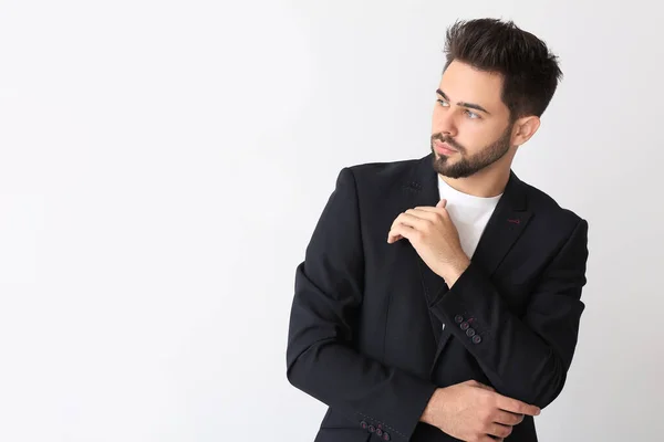 Hombre Guapo Con Peinado Elegante Sobre Fondo Blanco —  Fotos de Stock