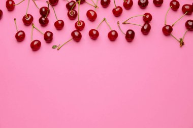 Renkli arkaplanda olgun tatlı kiraz