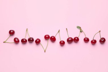 Renkli arkaplanda olgun tatlı kiraz