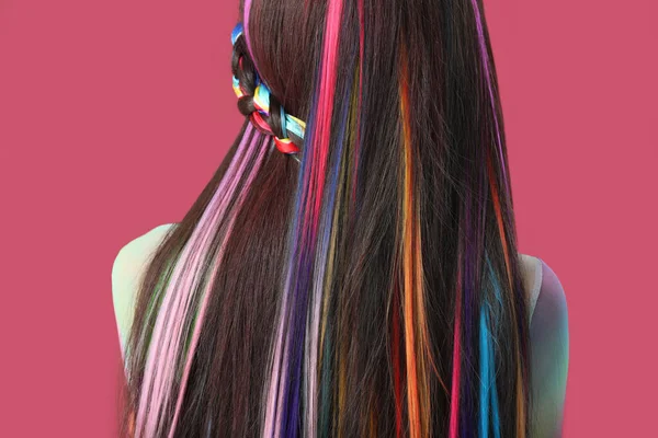 Renkli Saçı Olan Güzel Bir Genç Kadın — Stok fotoğraf