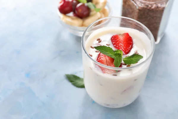 Glass Yogurt Strawberry Flax Seeds Color Background — Stock Photo, Image