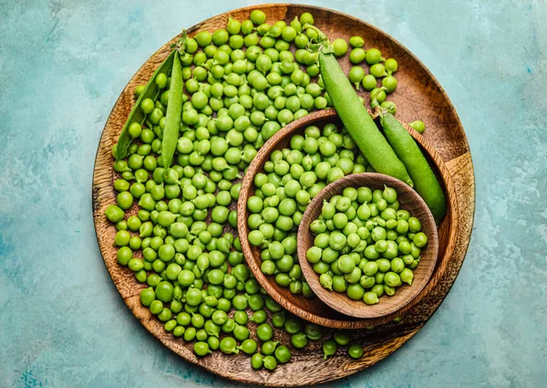 Plate Bowls Tasty Fresh Peas Color Background — Stock Photo, Image