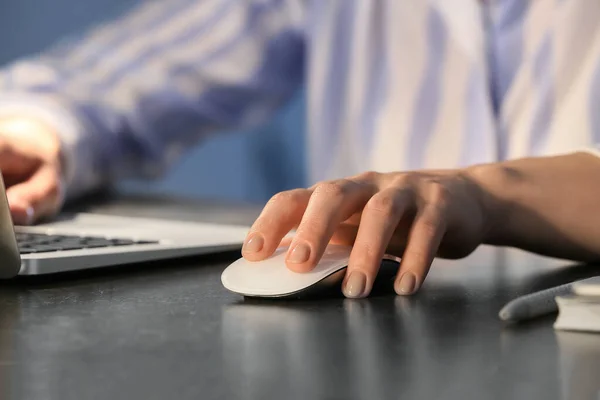 Woman Using Mouse While Working Computer Table Closeup — Stock Photo, Image