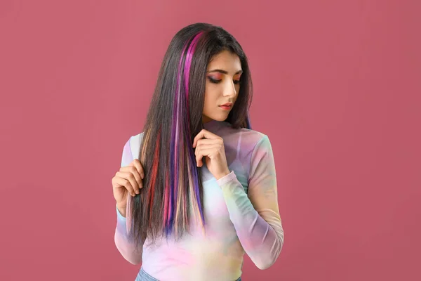 Hermosa Mujer Joven Con Pelo Inusual Fondo Color —  Fotos de Stock