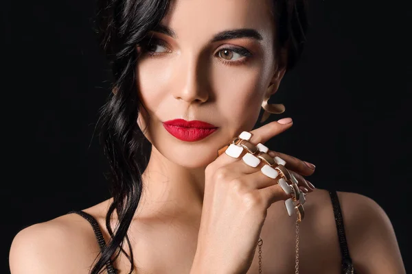 Beautiful Young Woman Stylish Jewelry Dark Background — Stock Photo, Image