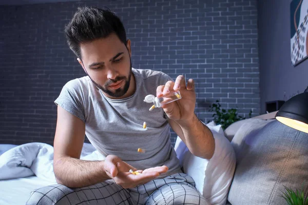 Man Taking Sleeping Pills Night — Stock Photo, Image