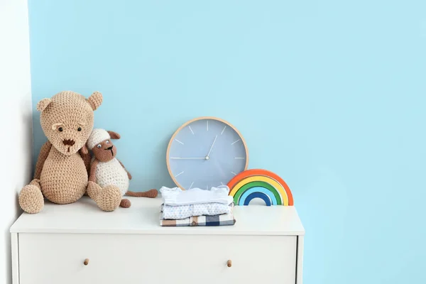 Toys Clothes Clock Chest Drawers Room — Stock Photo, Image