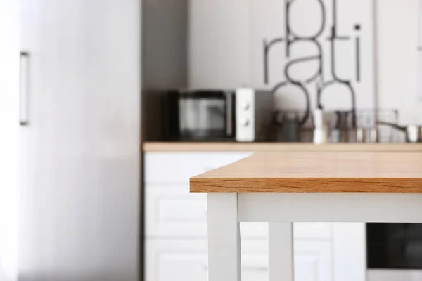 Modern Mutfakta Boş Masa — Stok fotoğraf
