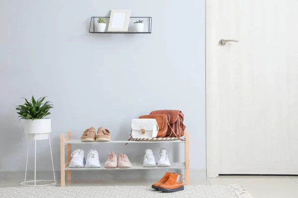 Stijlvol Interieur Van Moderne Hal Met Schoenen Standaard — Stockfoto