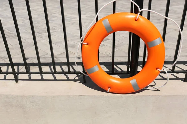 Lifebuoy Gyűrű Kikötőben Szabadban — Stock Fotó