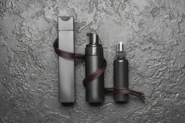 Koyu arkaplanda saç tedavisi için ayarlandı