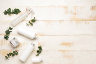 Hafif arkaplanda saç tedavisi için ayarlandı