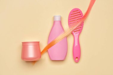 Renk arkaplanındaki saç tedavisi için ayarlandı