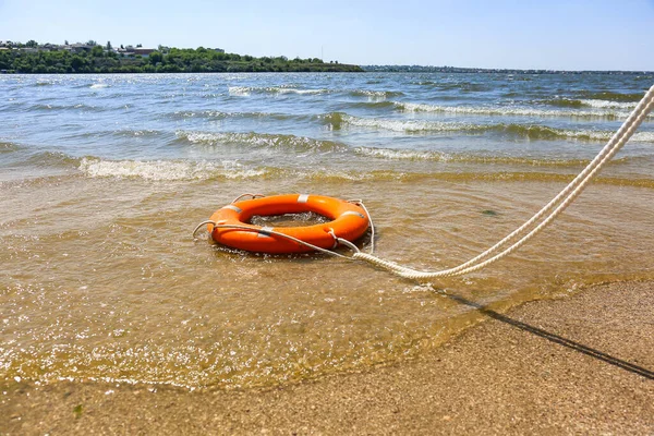 Яскравий Рятувальний Кільце Пляжі — стокове фото