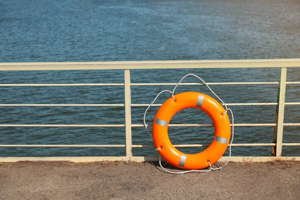 Lifebuoy Gyűrű Kikötőben Szabadban — Stock Fotó
