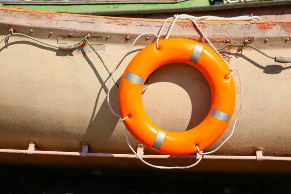 Boot Met Reddingsboei Ring Ligplaats — Stockfoto