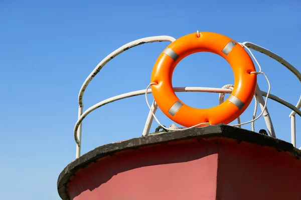 Човен Рятувальною Обручкою Причалі — стокове фото